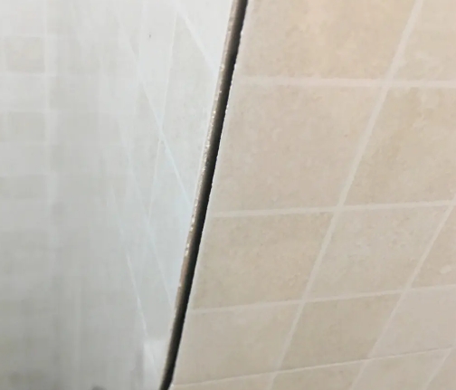 农安瓷砖空鼓维修公司分享阳台瓷砖脱落的修复过程可以分为以下几个步骤